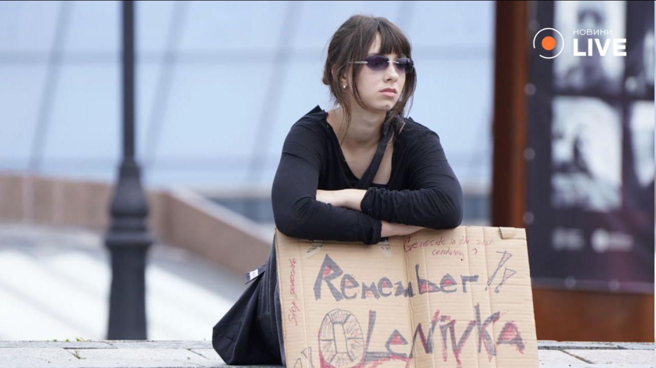 Українці вшанували пам'ять бійців, загиблих в Оленівці — фото - фото 2