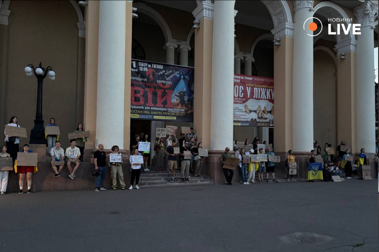 В Україні тривають акції протесту проти закону щодо НАБУ — фото - фото 5