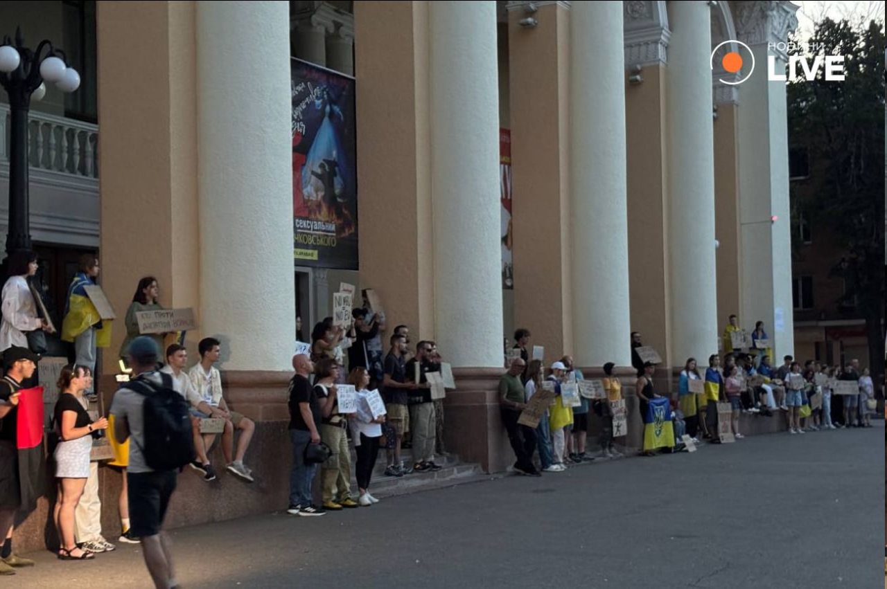 В Україні тривають акції протесту проти закону щодо НАБУ — фото - фото 4