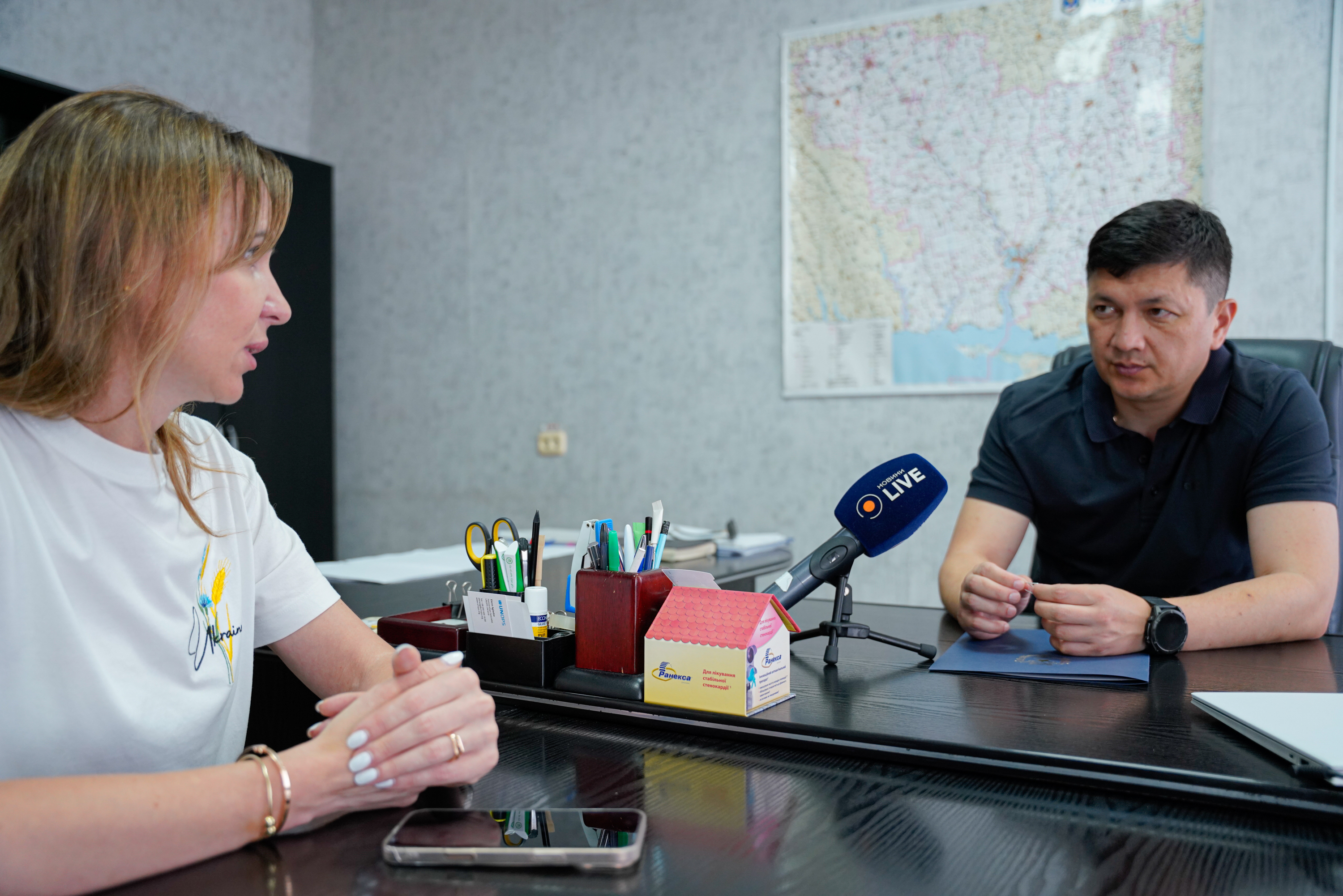 Голова Миколаївської ОВА Віталій Кім та журналістка Галина Остаповець